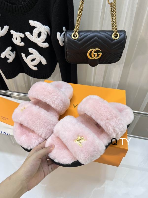 LV Fur Saddles Ts